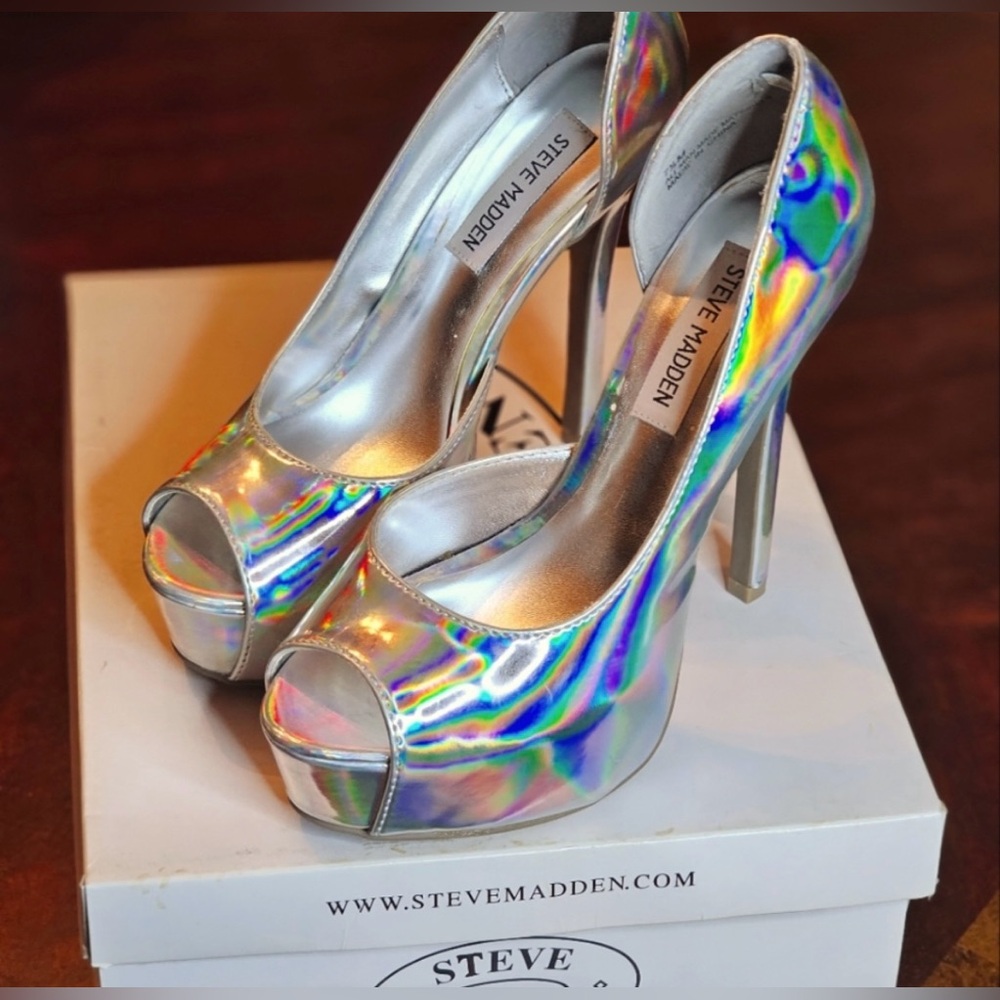 STEVE MADDEN WOMENS SILVER "MADNESS" PROM DANCING 5.5” HEELS

New